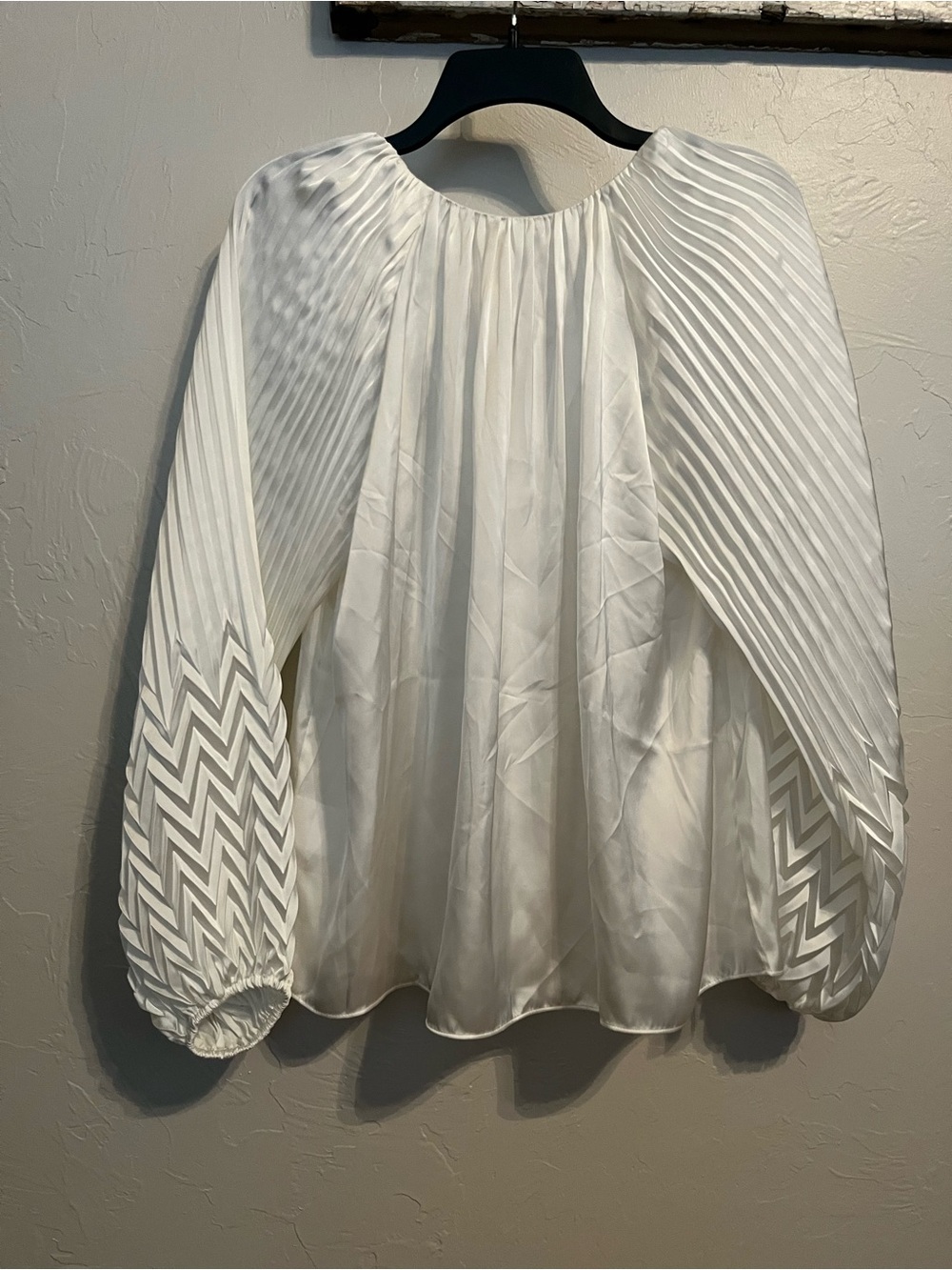 JOHNNY WAS Jade Gemma Pleated Blouse in White Sz M Like New Statement Sleeves - Picture 8 of 11